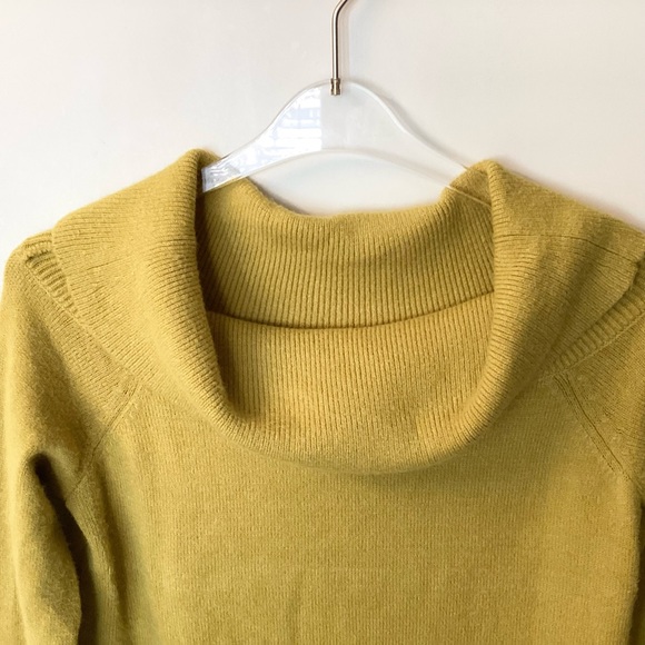 by Anthropologie Shelby Off the Shoulder Pullover Sweater - Chartreuse - S - Picture 5 of 8